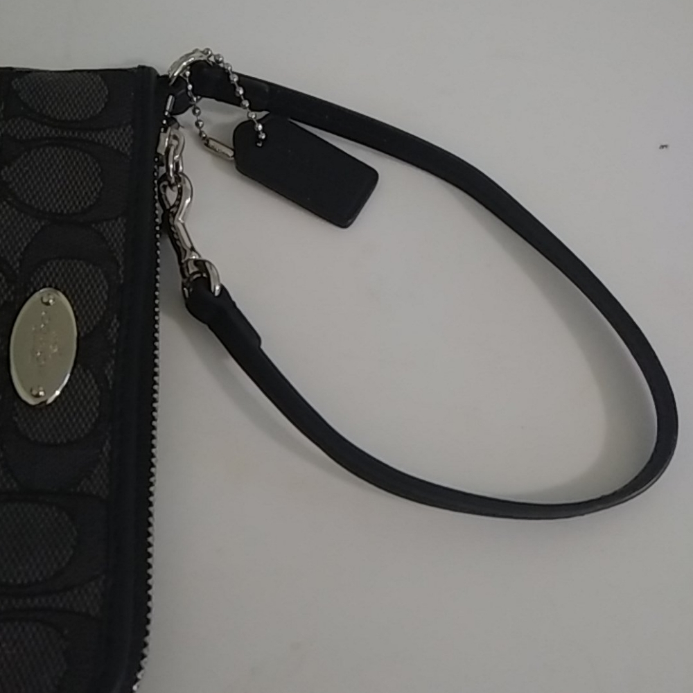 Coach Wristlet - Picture 4 of 6